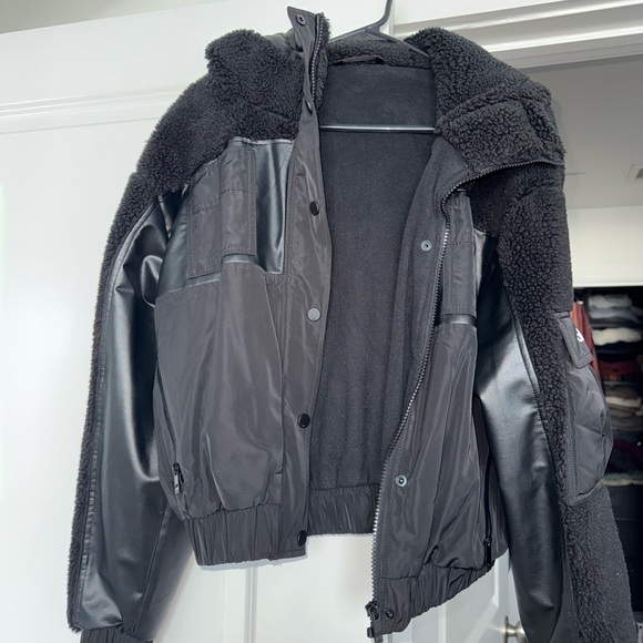 Alo Yoga Sherpa Utility Gear Jacket - Picture 3 of 5